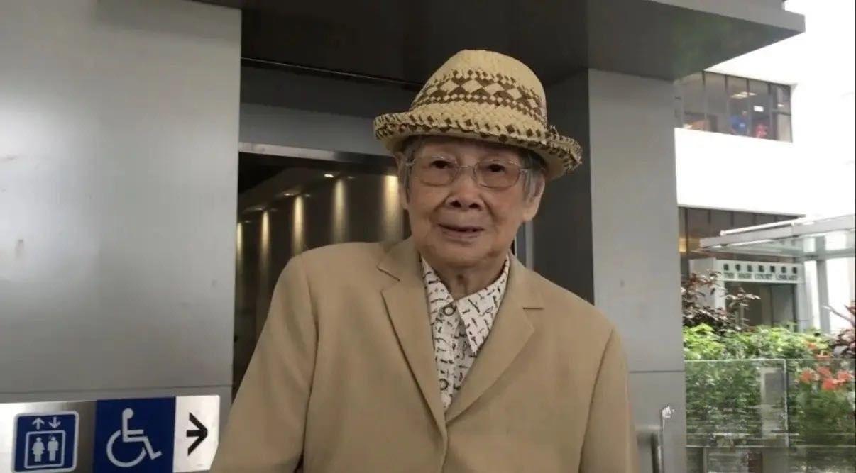 查了一下，
梅艳芳母亲有两个女儿，
两个女儿一个40岁走的，一个41岁走的，加起