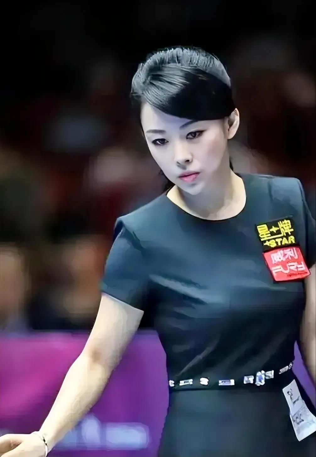 43岁身价8亿无人敢娶？九球天后择偶标准曝光，网友炸锅：太挑剔！

“有8亿身价