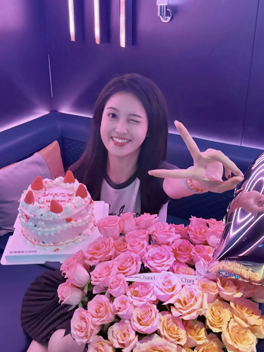 “是爱与被爱的新一岁”🎂🥂