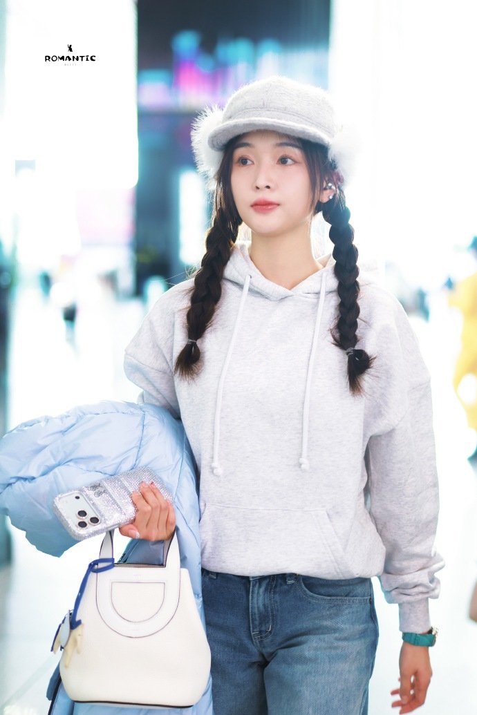 吴宣仪飞行亲爱的客栈 吴宣仪左手沈月右手秦岚 吴宣仪飞行亲爱的客栈，吴宣仪左手沈