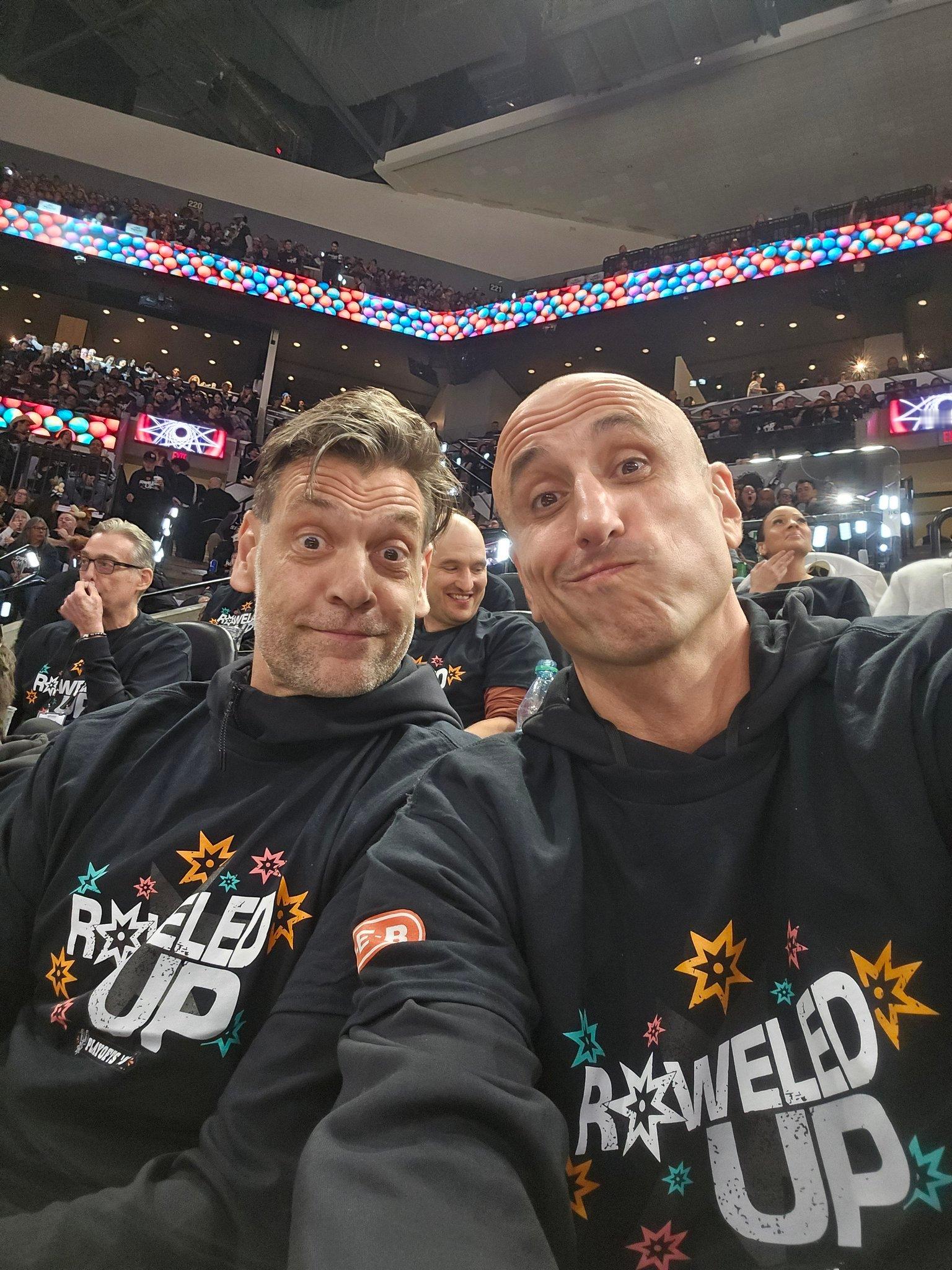 马努今天和奥博托坐一起现场观战G2 ！超话创作官 ｜开拓者vs马刺 ｜nba季后