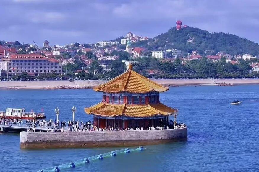 集卡领红包春节假期每日10:00至15:00为客流峰值时段。届时，青岛栈桥景区将