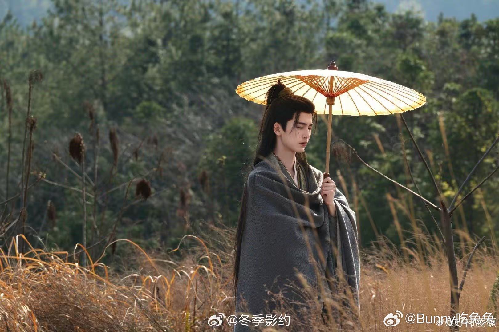 张凌赫长相优越演技也优越 张凌赫选剧有想法，从《爱你》到《樱桃琥珀》，不断突破舒