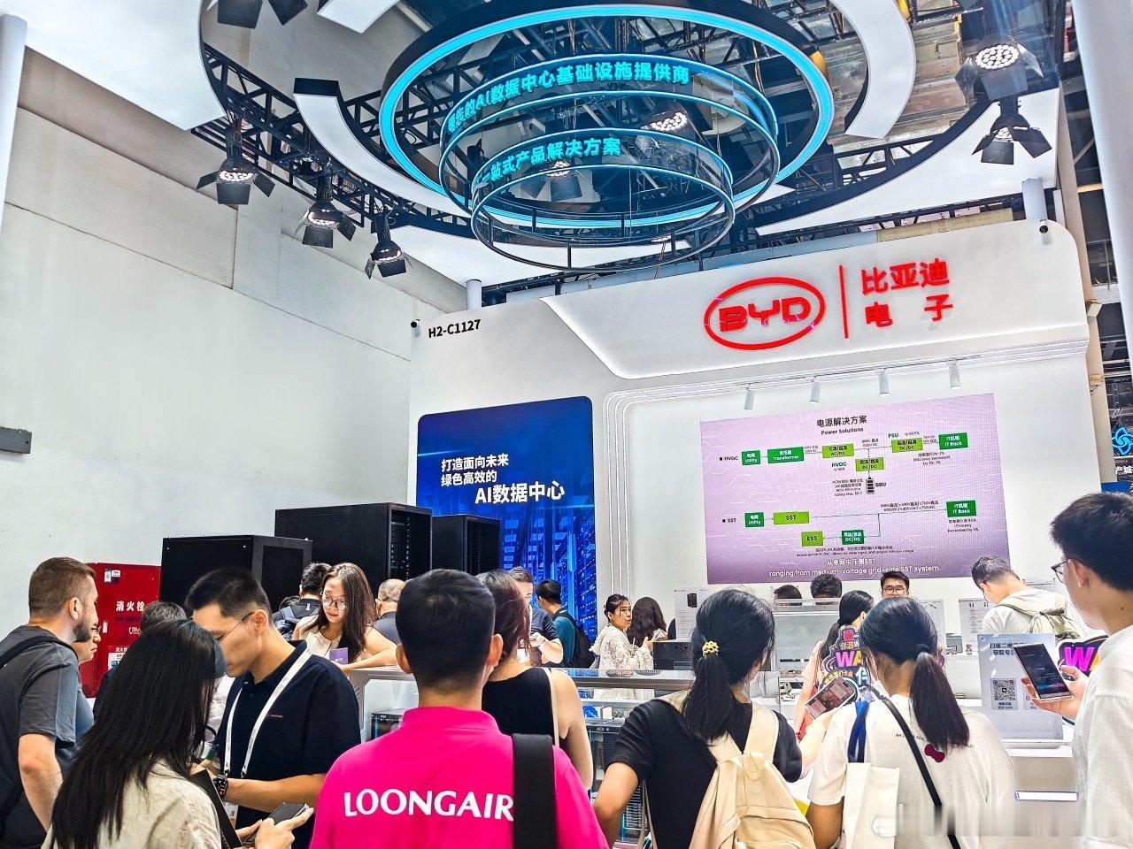 2026世界人工智能大会刚在上海闭幕。1100多家企业参展，超300款新品全球首
