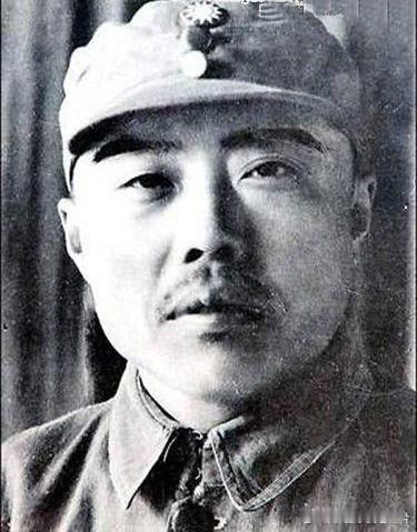 项英，原名项德隆，化名江钧、张成，湖北武昌人。1920年领导布厂工人罢工。192