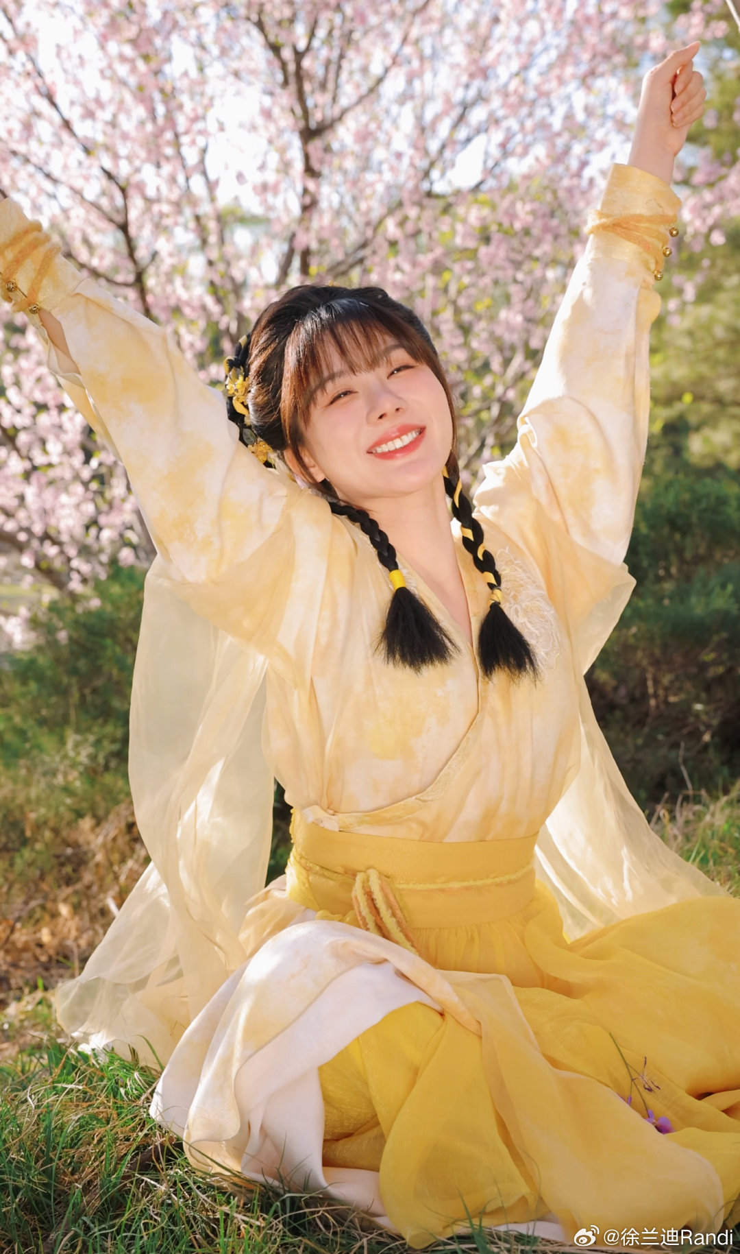 选了应援色🌼没想到比我想象中出片也忽略我还在恢复的左手 形成一个奇奇怪怪的姿势