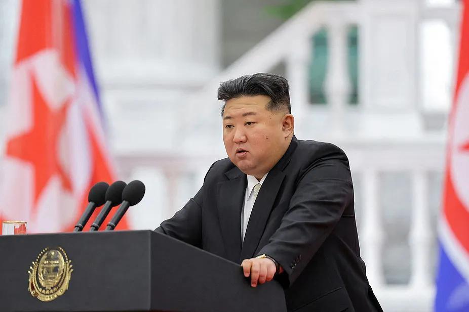 【金正恩观摩炮兵部队火炮射击比赛，强调积极运用炮兵武力是决定作战、战斗乃至战争胜