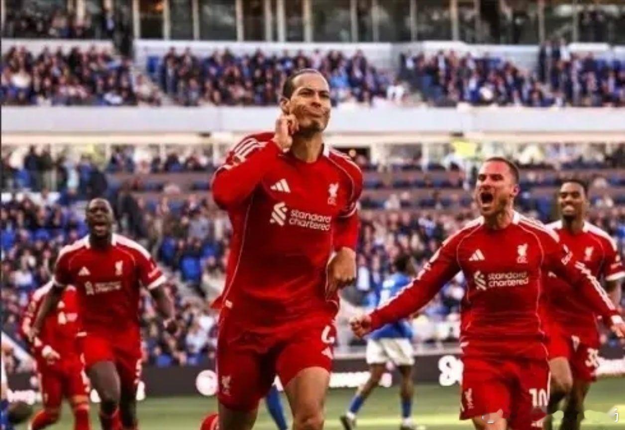 英超第33轮的战火，将争冠、争四的悬念推向了白热化，维拉与利物浦双双上演绝杀，曼