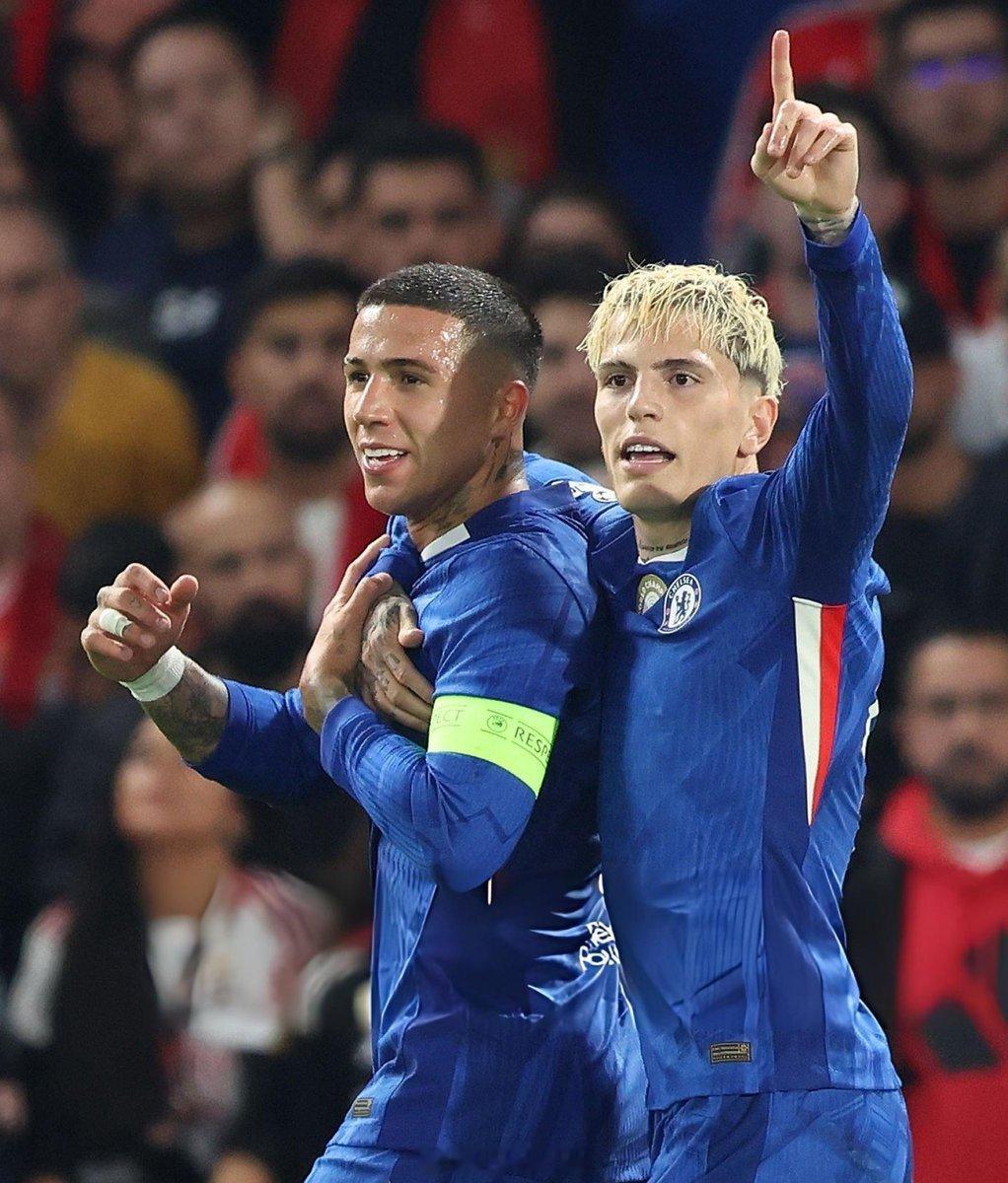 “他真是个好人。我整个夏天都和他聊天；他每周都给我发短信。后来我们又在这里见面了