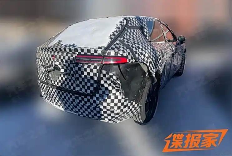 疑似长安启源Q06路试谍照曝光  近日，一组长安启源品牌全新SUV车型的路试谍照