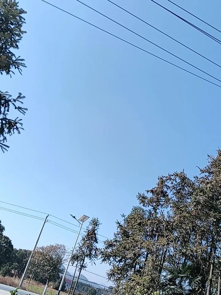 可以发下你拍的蓝天白云照片吗