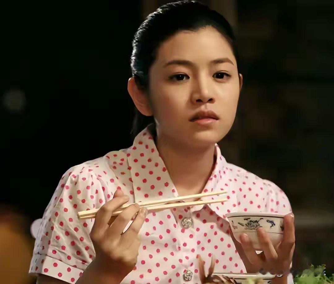 离婚不到九个月，陈妍希直接开启开挂模式！前夫陈晓还在拍短剧，她已经嗨完演唱会、冲