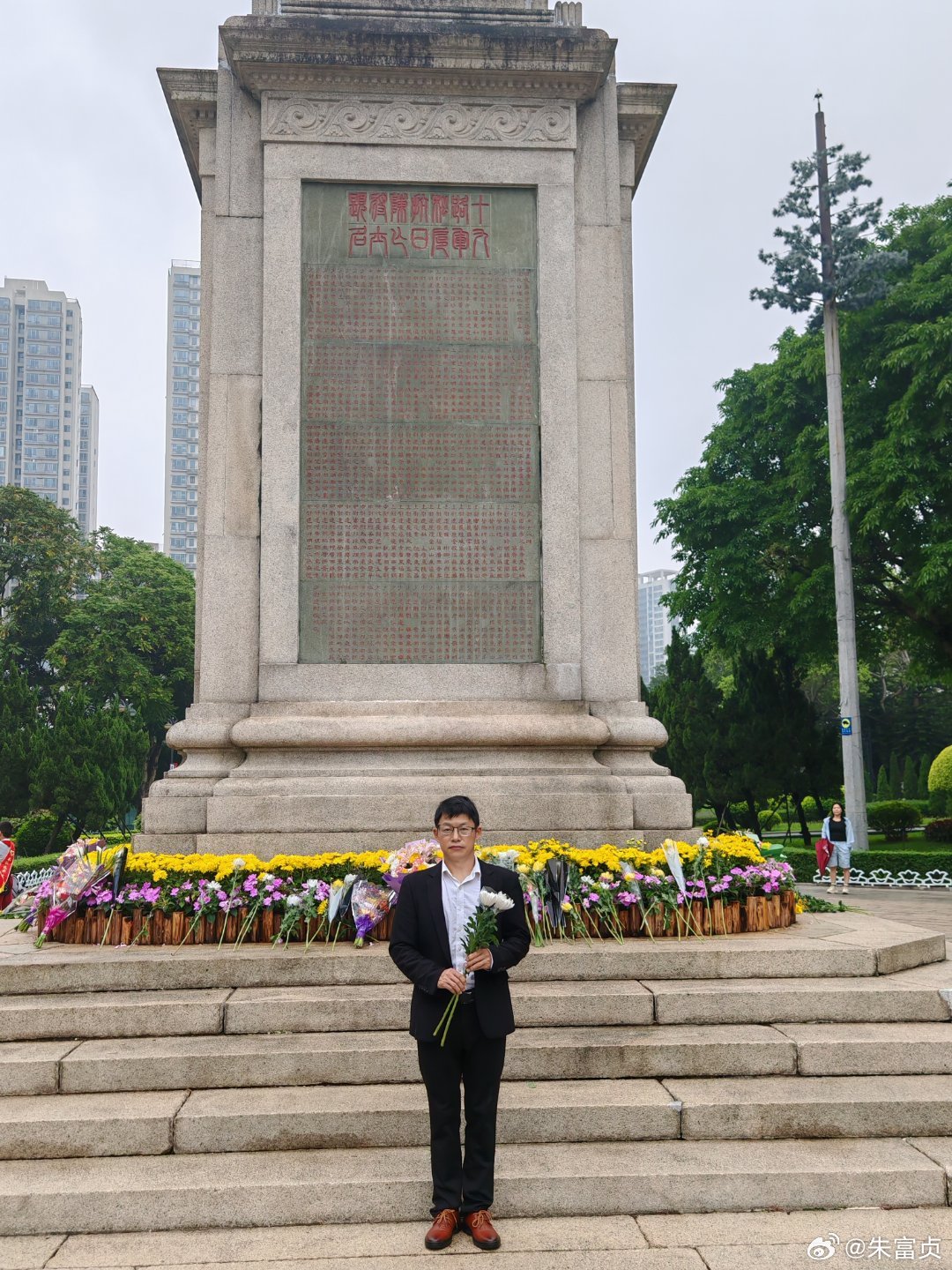 【今日清明】我穿过烛天烽火，护你一路盛世繁花。又是一年清明，回望我们从哪里走来，