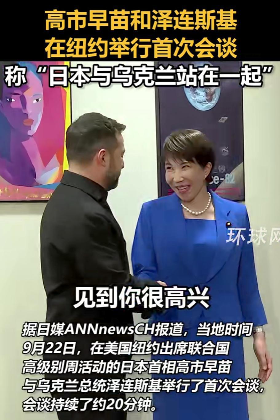 这个表情真的绝了，一般人学不会，这是给“司机”放电吗？不得不说“司机”也真够淡定
