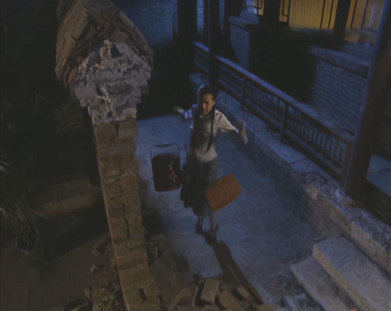 这里是剧情bug吧。

明明冷清秋给金燕西送点心是晚上，可是金燕西发现点心却是白