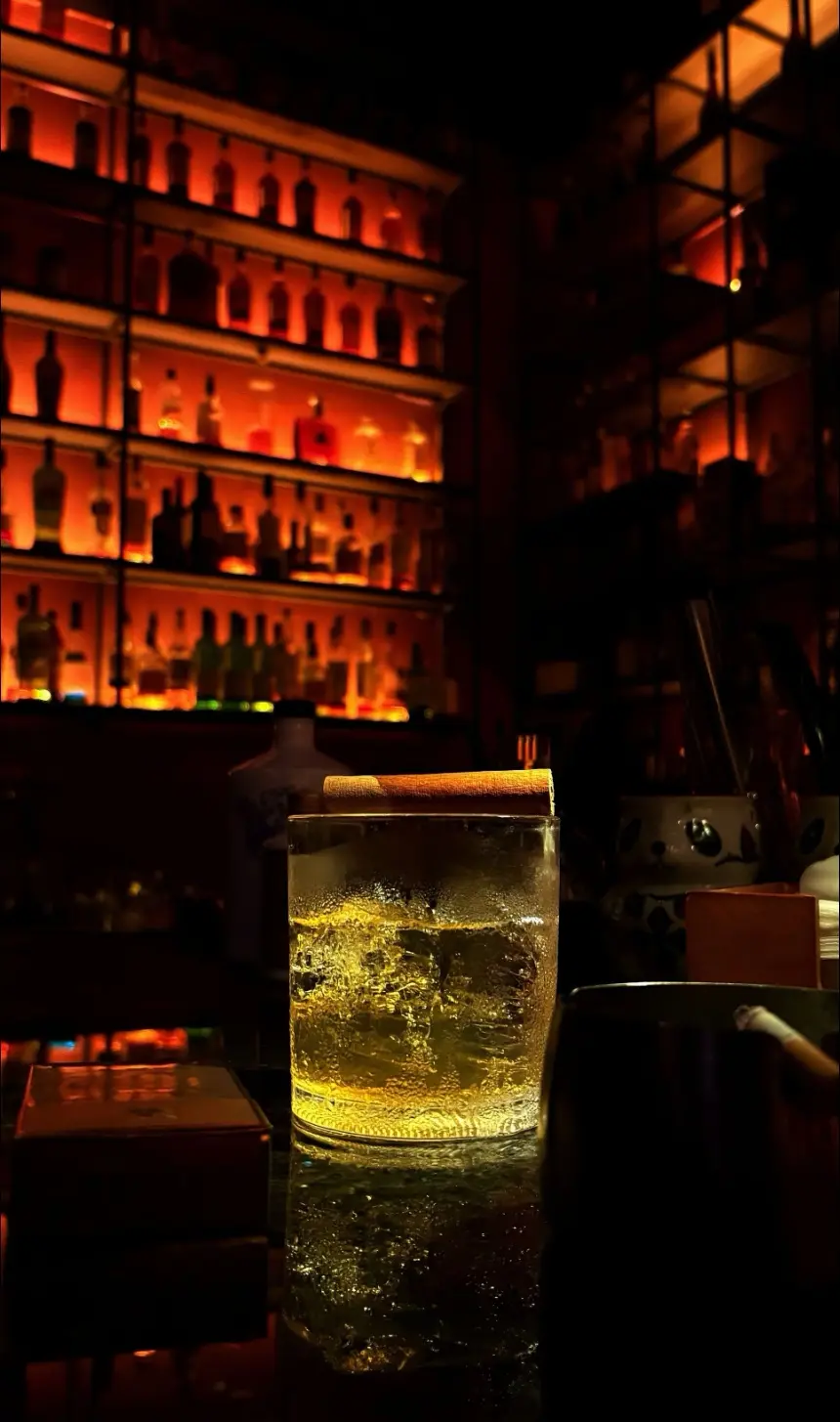 这杯酒叫教父，他有一个酒语，你做出了这个决定，这就是你的代价！