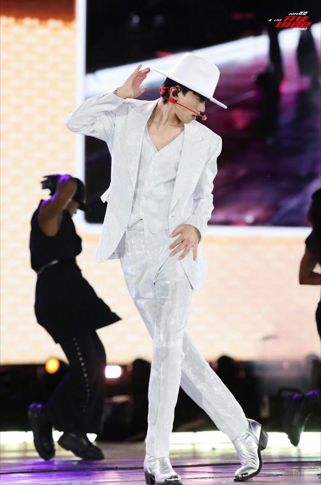 张杰的衣品有待提高 ​​​