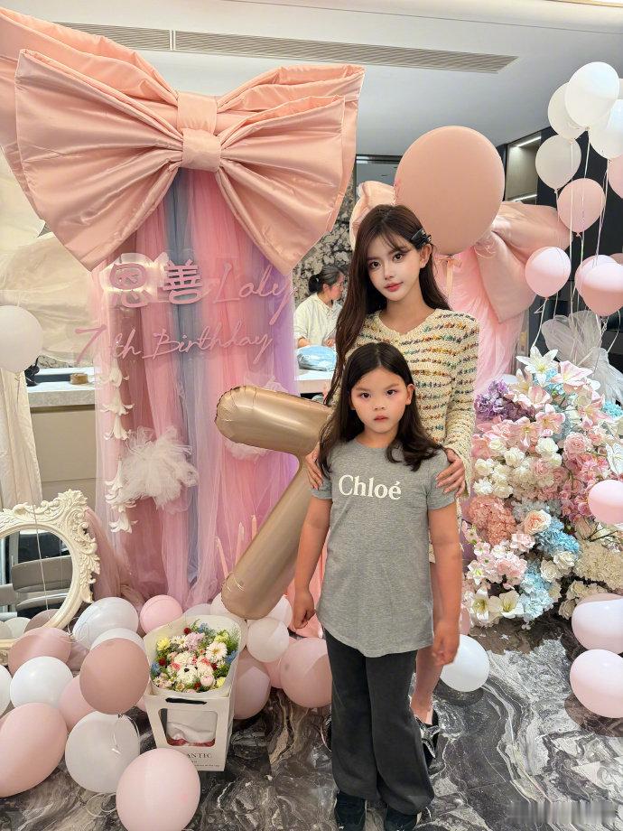 韩安冉为7岁大女儿庆生韩安冉为7岁小猪妹庆生 韩安冉为7岁大女儿庆生，小猪妹现在