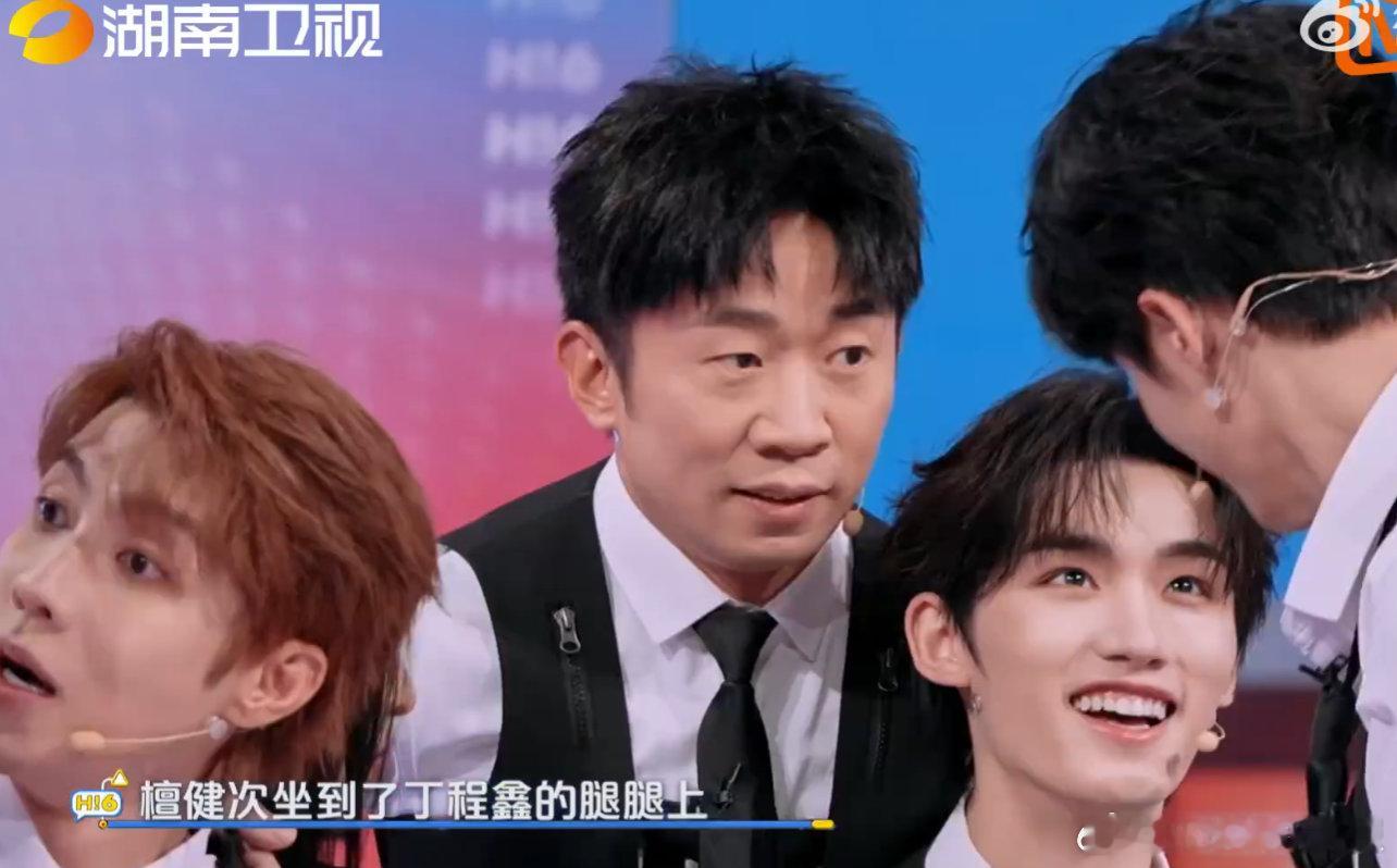 谁懂啊！丁程鑫倒计时绝杀，一把抱起檀健次抢 C 位，节目效果拉满～