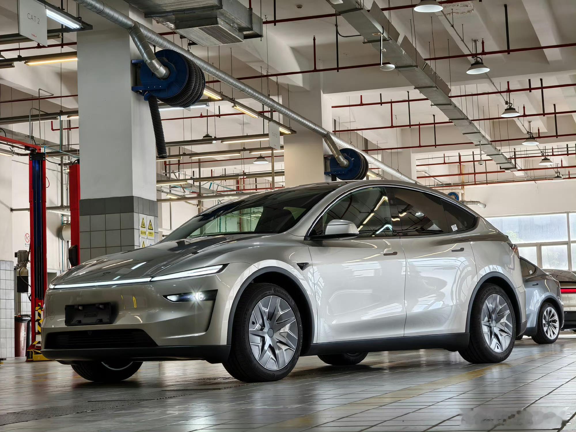 特斯拉model yl售价33.9万起双电机340kW，82kWh电池，CLTC