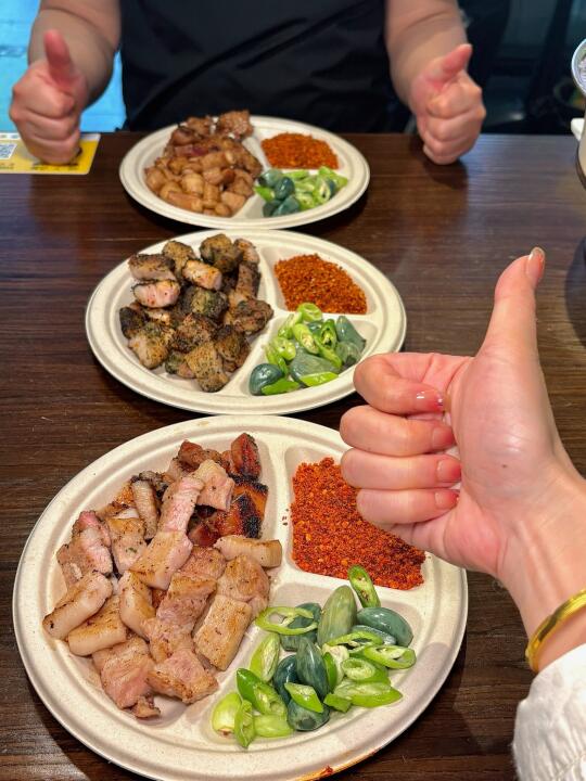成都极品，居然还有咖啡五花肉。。。