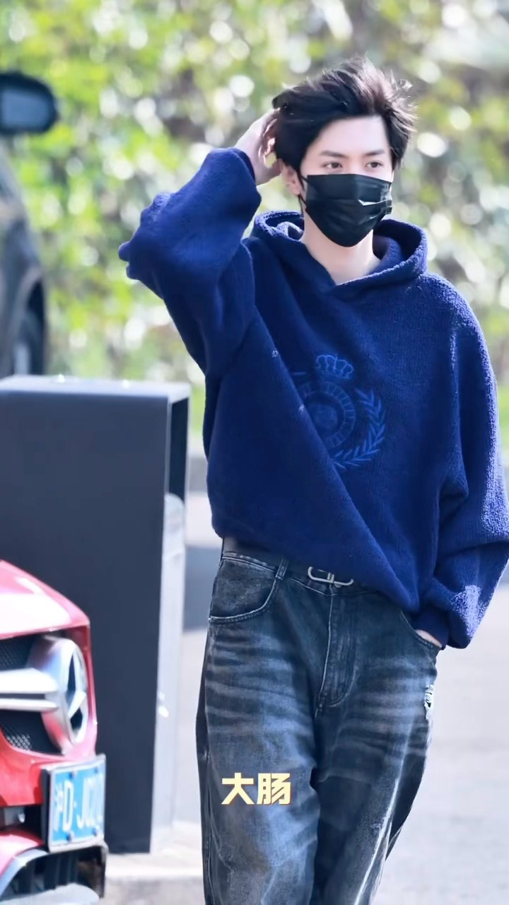 谁家大学生放寒假回家了陈哲远撩发男大感 陈哲远出发回深圳路透