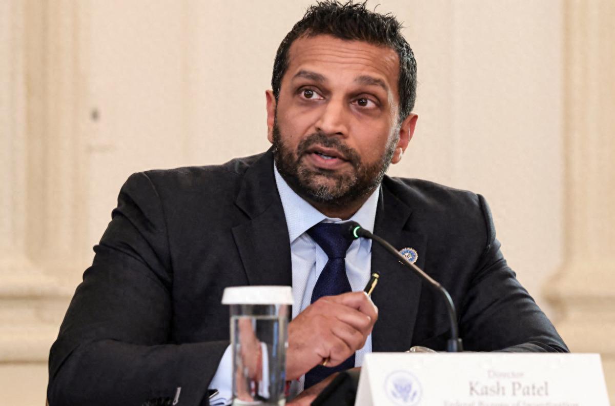 事先没有半点风声，FBI局长上周曾秘密访华，事成之后才开腔报喜。

有时候看一件