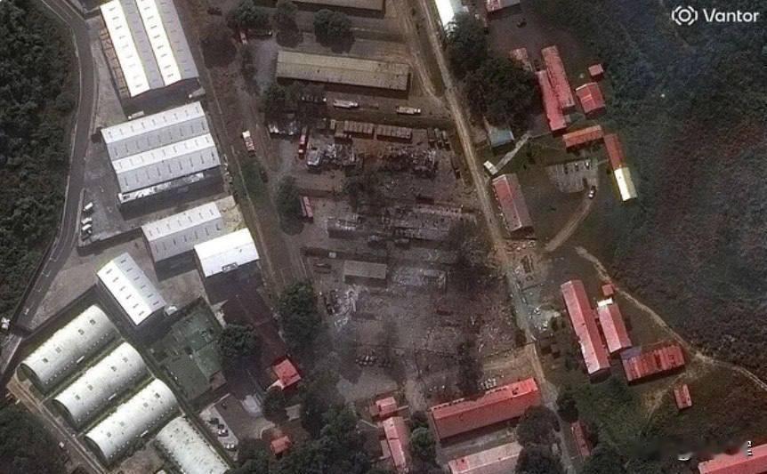 【美军抓捕马杜罗前的网络攻击】

《纽约时报》援引美国官员消息称，华盛顿在抓捕委