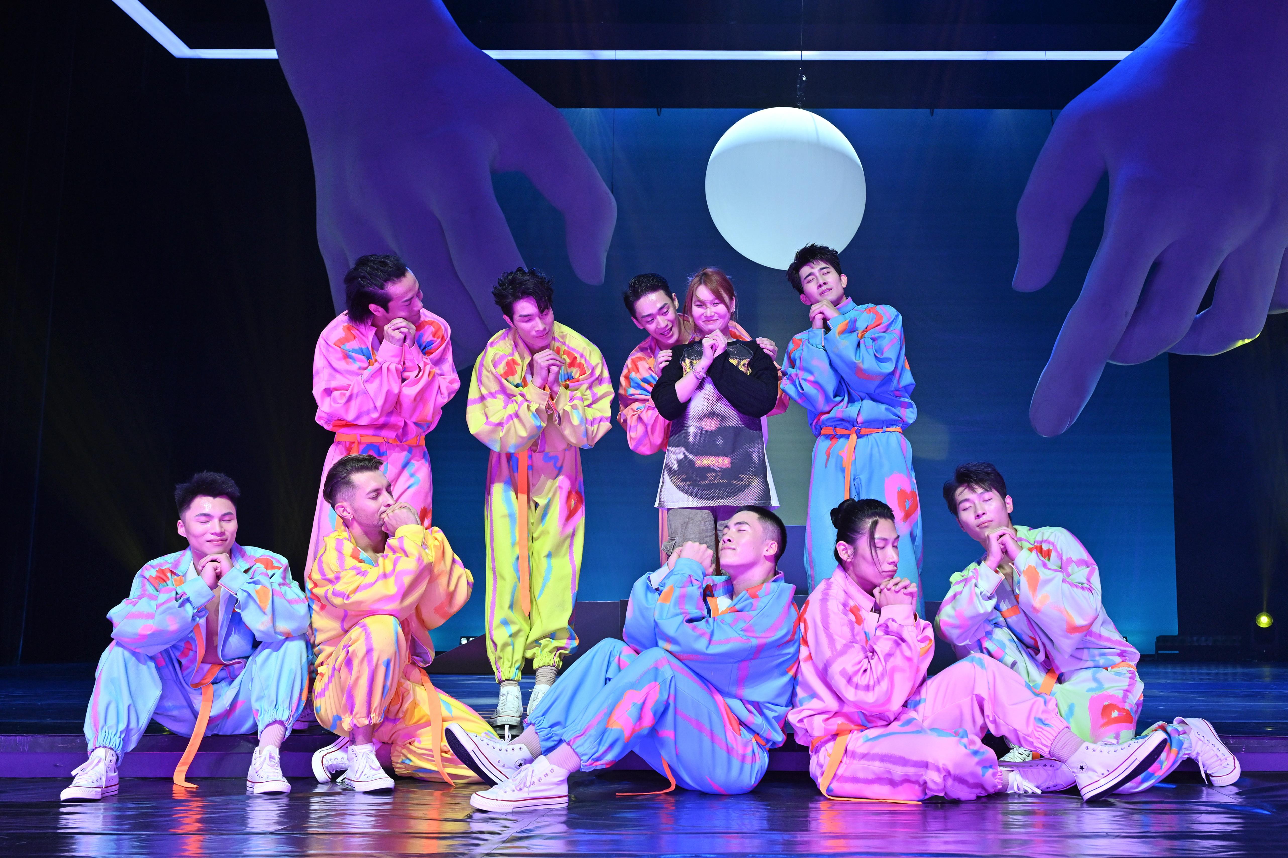 全男班让内娱审美回春了全男班舞剧我们成都首演气氛嗨到爆炸！尖叫声和掌声快把屋顶掀