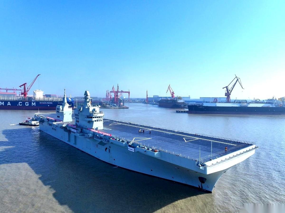 法国人说咱们的四川舰是“扮猪吃虎”。
嘿，我跟你说，这话算是让他们给看明白了。