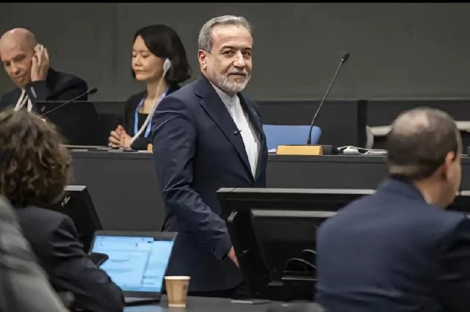 【伊朗外长：特朗普说好的“无条件投降”呢？】伊朗外长阿拉格奇25日对美国提出谈判