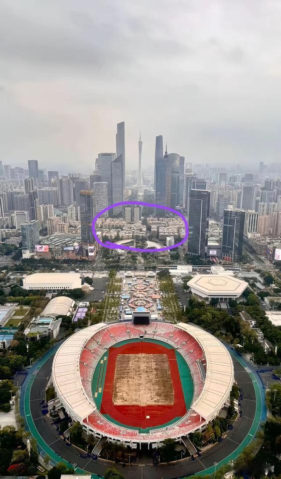 广州好好的城市中轴线，有一处败笔，大煞风景吖！
广州城市景观