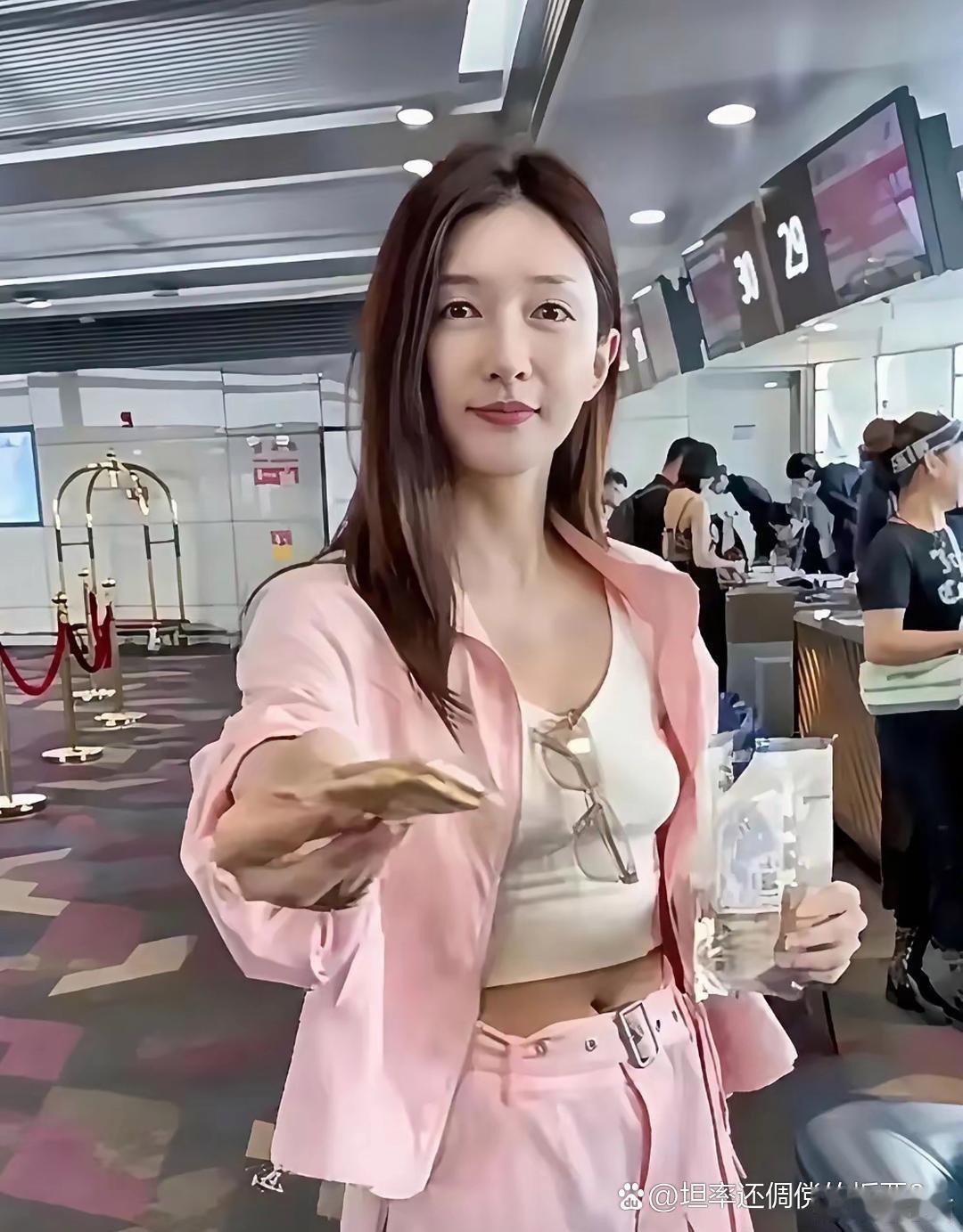 江疏影的机场生图 ​​​