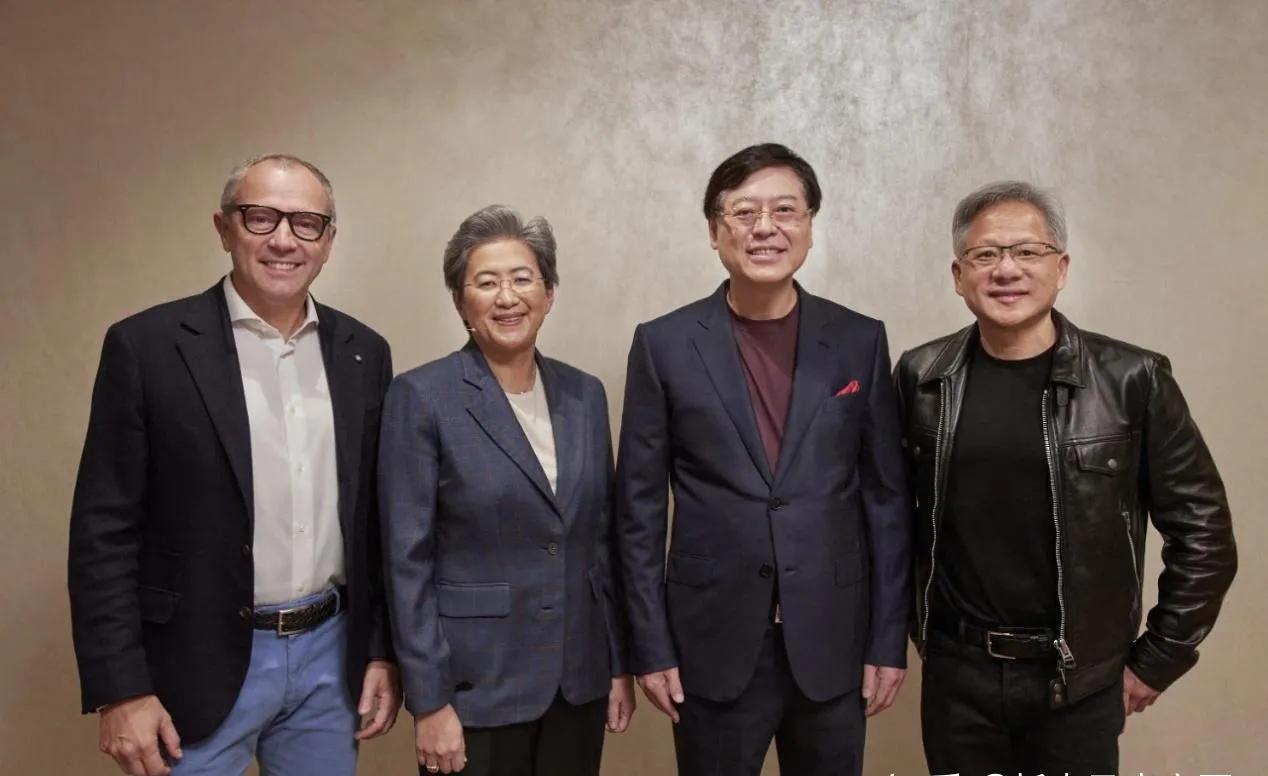 很多人看完四大芯片巨头华人掌舵的新闻，心里都会生出一个扎心疑问：
 
既然华人的