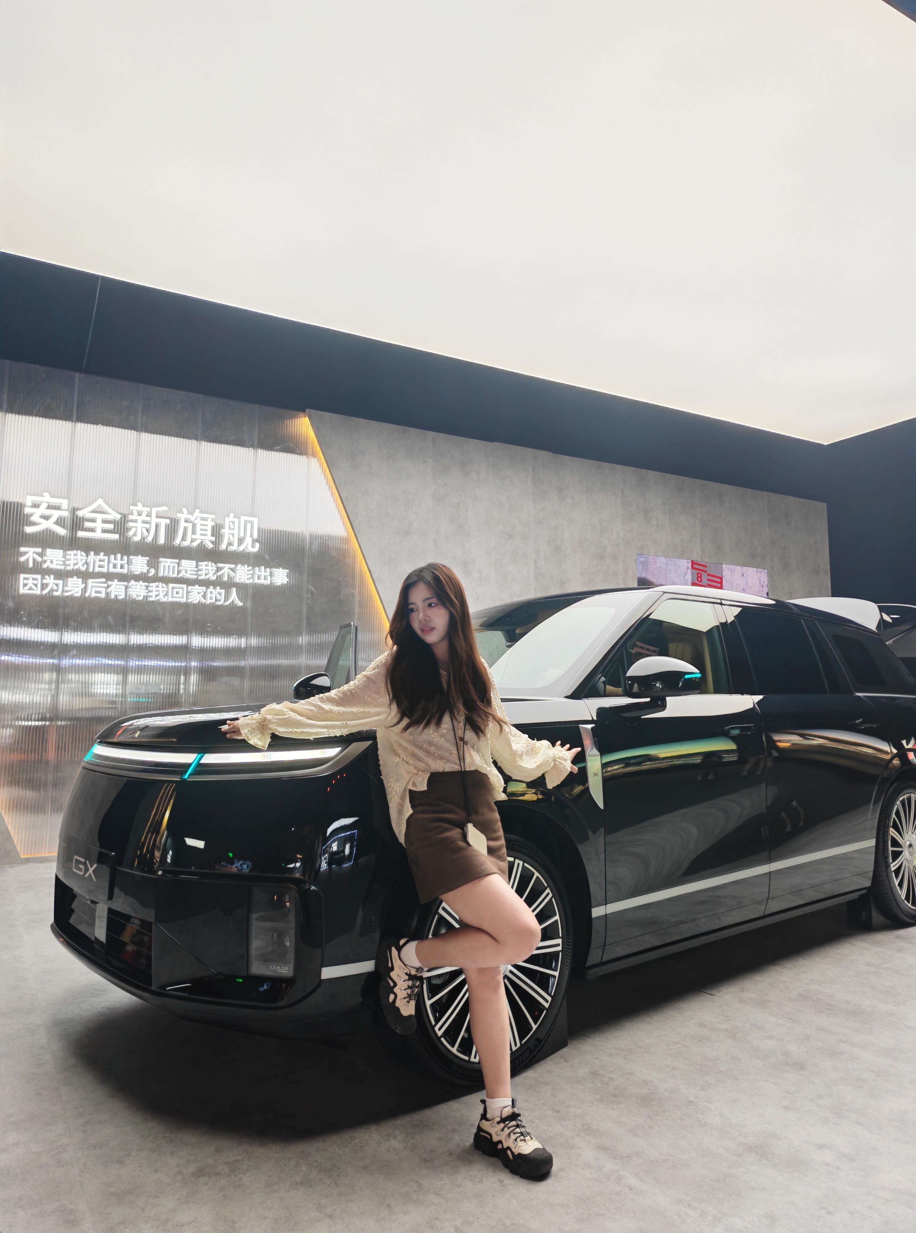 小鹏发布会的现场总是有很多小姐姐新科技旗舰小鹏GX今晚预售