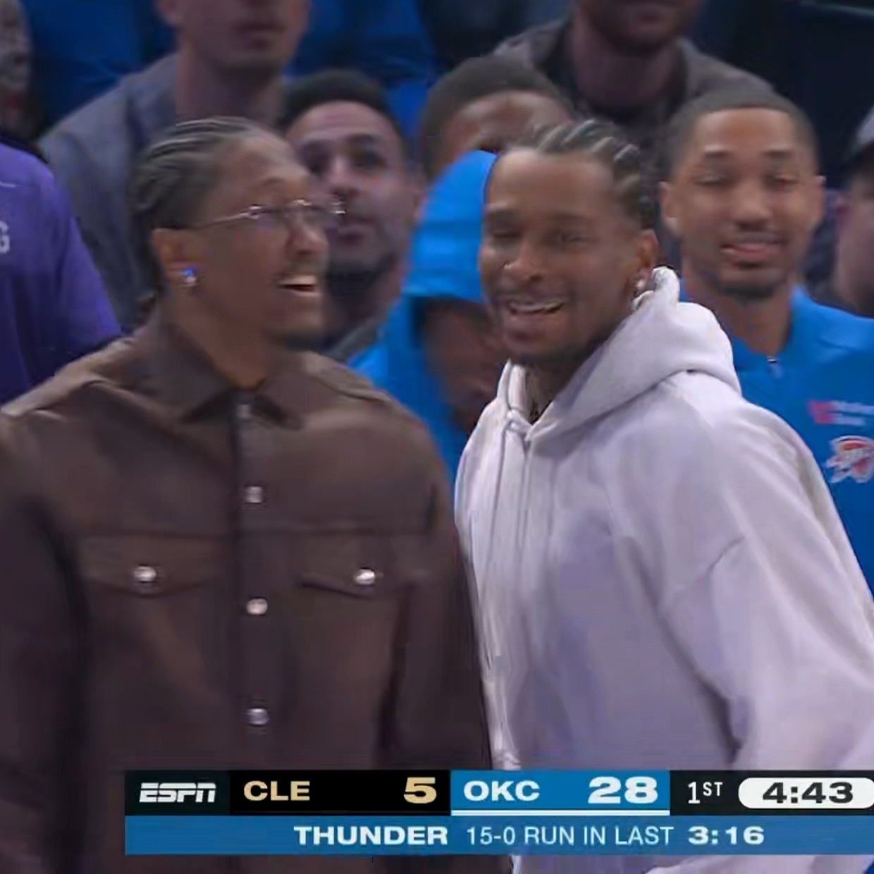 雷霆上来给顺风顺水的骑士，上了个大强度，直接让双核看high了。记住这个第一节2