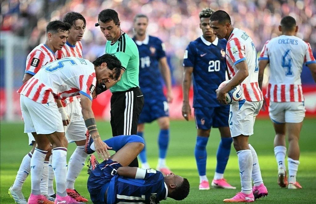 南美喜欢踢脏球吗？
    2026世界杯1/8决赛法国1-0巴拉圭，整场姆巴佩