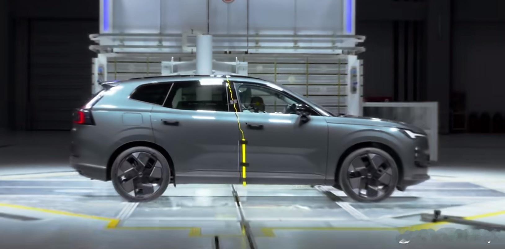 XC70被连续撞击三次会怎样沃尔沃XC70完成极限三连撞测试：1700公斤台车以