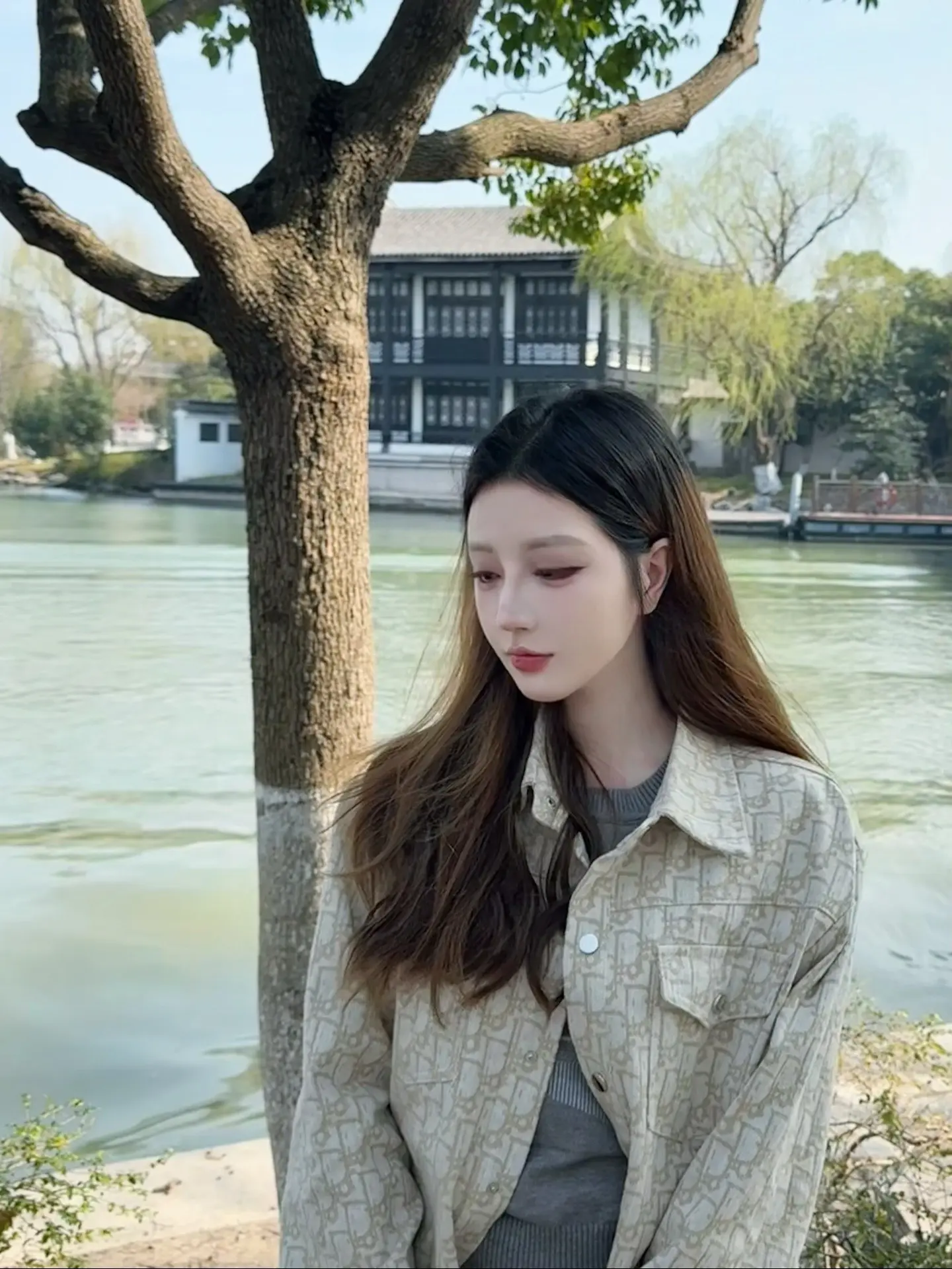 你到底喜欢谁啊 我去帮你跟他说 你不要整天发那种像离了婚的东西