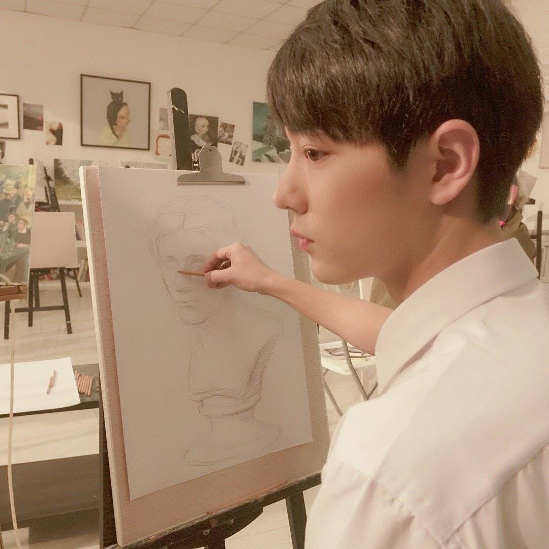 肖战  和男朋友一起上素描课