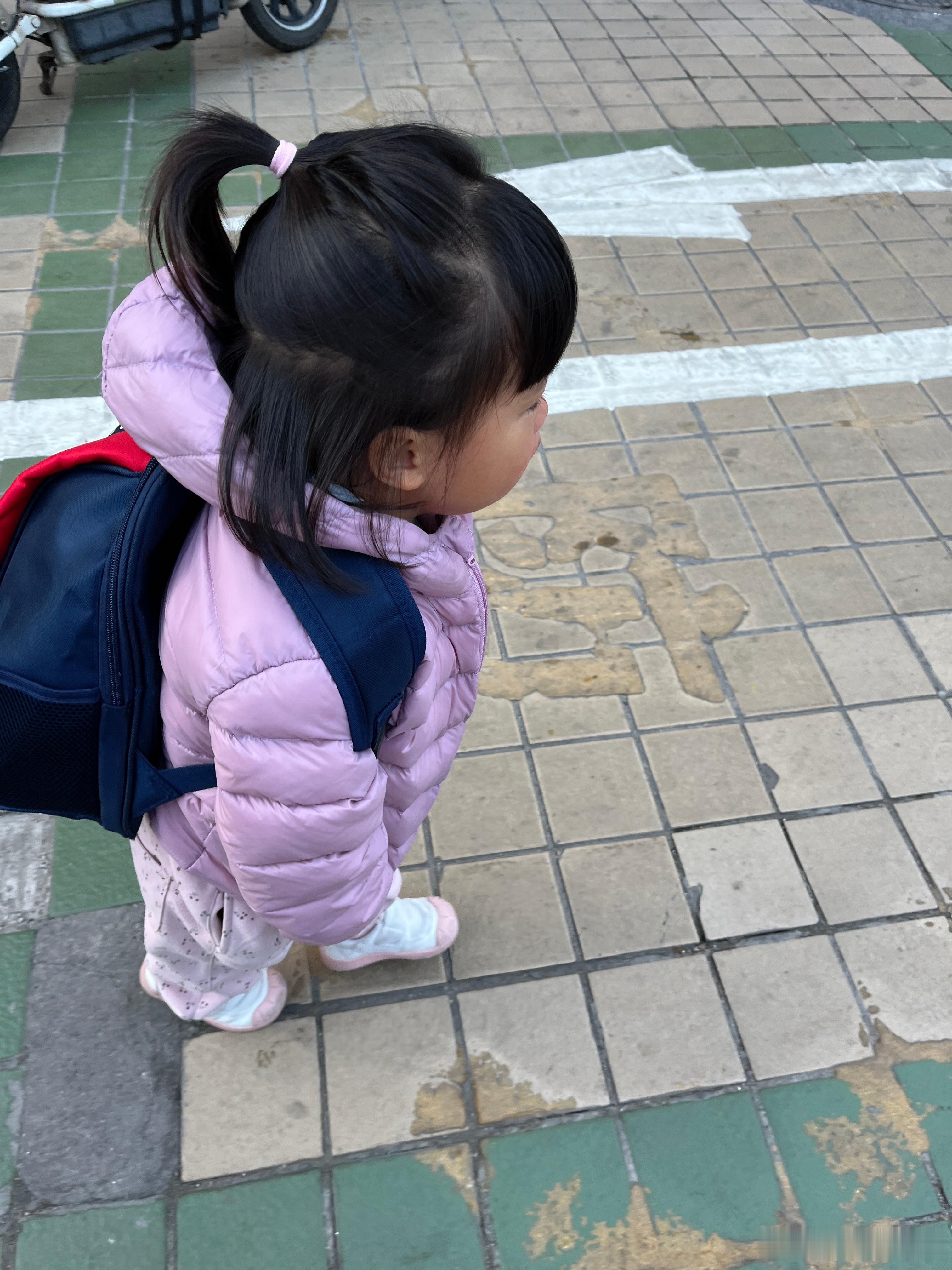 卡点来的，我以为我是最晚的，结果看了老师的卡片，起码还有10几个没来，看来大家都