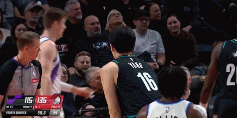 杨瀚森坐打亨德里克斯！造成两罚！全中！今天该多用他的 