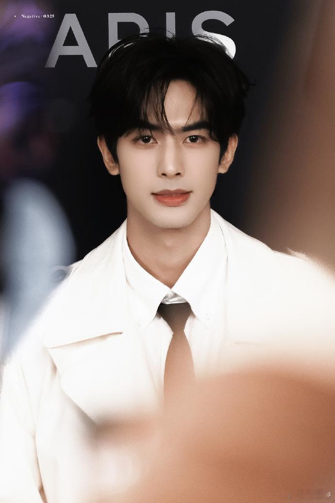 宋威龙完全撕漫男来的漫画脸完美呈现，1227就等宋威龙的见面会了！他不仅颜值高，