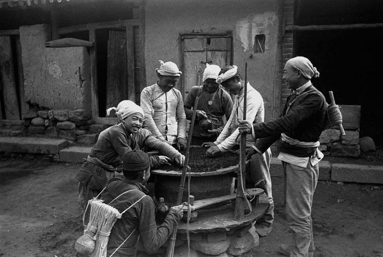 都说延安时期"有米有肉还有牛奶"，干部顿顿吃细粮，群众每月八次肉？这话听着暖心，