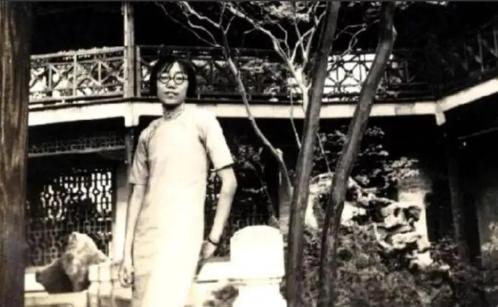 她为祖国拒绝了诺贝尔奖，为了祖国发展隐姓埋名30年，为了国家说出三次“我愿意”，