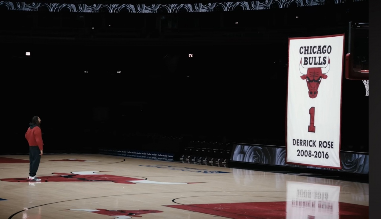 今天9点公牛主场迎战凯尔特人，公牛将同时举办罗斯公牛1号退役仪式！公牛退役罗斯球