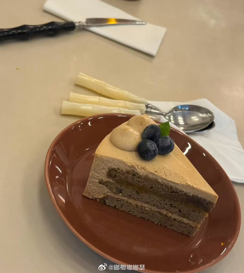和爱的人吃小蛋糕🧁只有绿色部分是你的哟ʕ •ᴥ•ʔ 太原