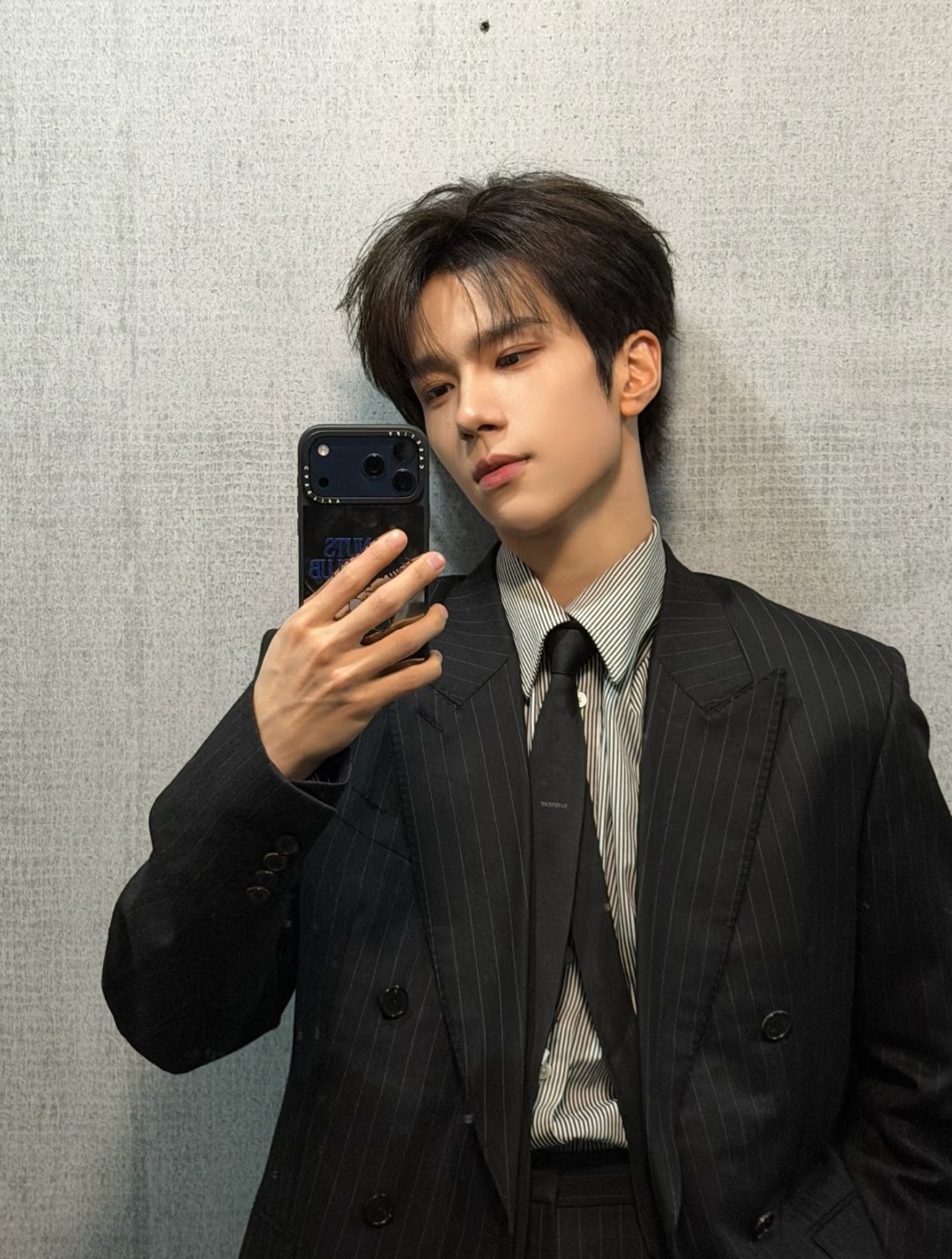 余承恩分享的一组西装图～“🏆😊国剧盛典” 