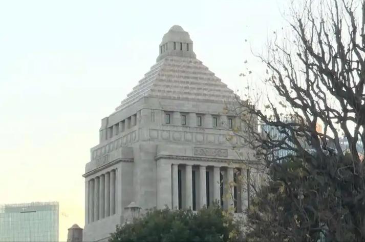 日本最近干了件大事直接创下历史纪录，2026财年预算案正式通过，总额高达122.