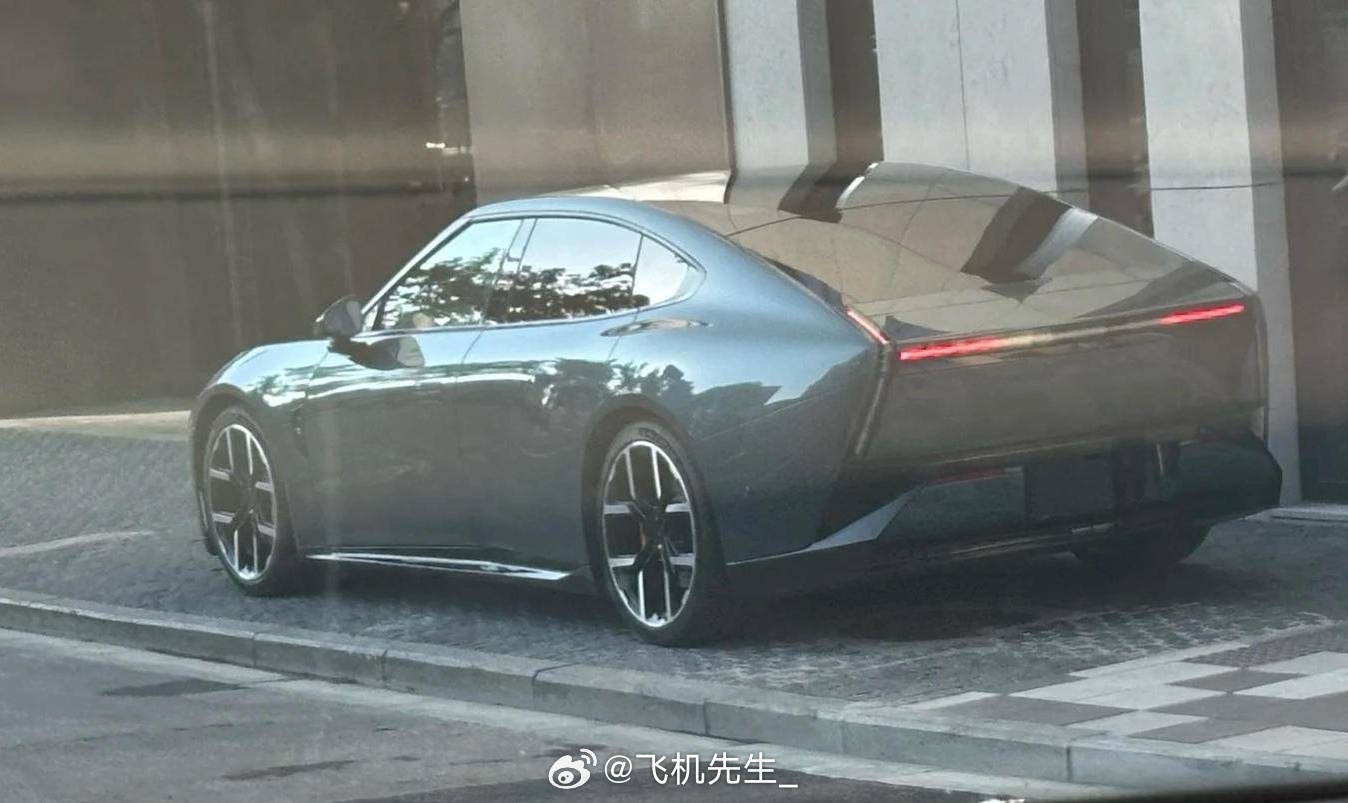 这个颜色很可以啊，小鹏 P7 最新实拍图大家觉得怎么样？小鹏p7小鹏汽车 ​​​